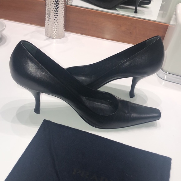 PRADA LEATHER PUMPS - Picture 7 of 10